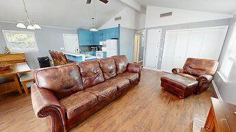 Canal Breeze Cottage 4 Bedroom Home