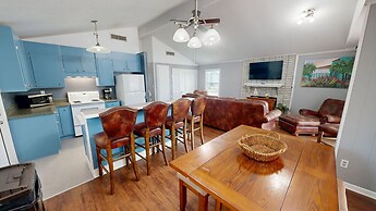 Canal Breeze Cottage 4 Bedroom Home