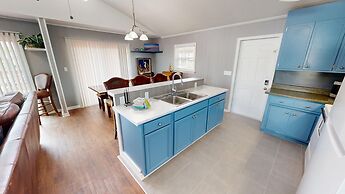 Canal Breeze Cottage 4 Bedroom Home