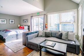 Hillside BLUE MTN family Loft