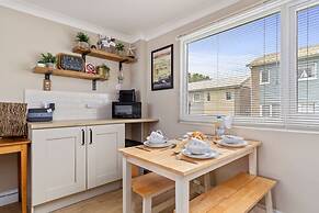 The Retreat - Short Walk From Beach Parking