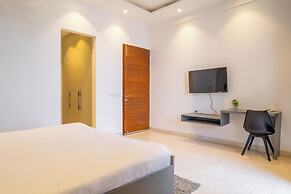 Housr Sector 27 Supermart 1 Gurgaon