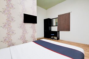 OYO 94512 Mega Inn Guest House