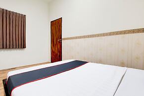 OYO 94512 Mega Inn Guest House