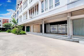 OYO 94512 Mega Inn Guest House