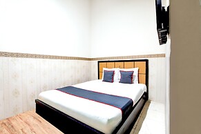 OYO 94512 Mega Inn Guest House