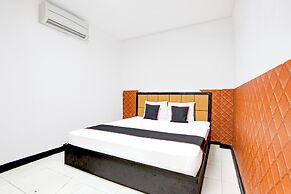 OYO 94512 Mega Inn Guest House