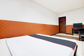 OYO 94512 Mega Inn Guest House