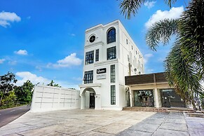 Capital O 94254 Dental Inn