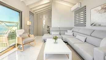 Sea n Sky by WhiteDream Villas