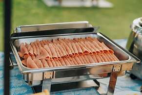 Baan Phing Phu Praew Cha-Am