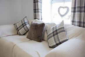 4 Guests - Pet Friendly - Fireplace - Parking