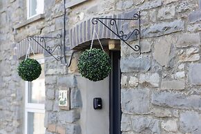 4 Guests - Pet Friendly - Fireplace - Parking