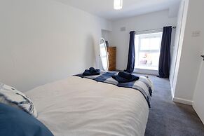 4 Guests - Pet Friendly - Fireplace - Parking