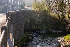 4 Guests - Pet Friendly - Fireplace - Parking