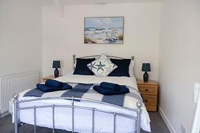 4 Guests - Pet Friendly - Fireplace - Parking