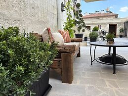 Akantha House
