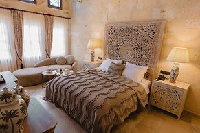 Akantha House