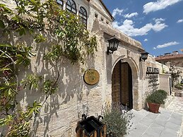 Akantha House