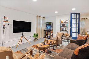 The Dapper Den Suite