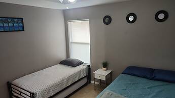 2 Bedrooms Apt Near Univeristy