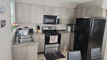 2 Bedrooms Apt Near Univeristy