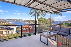 Metawise Luxe 6 Bed Ocean View Family Home in Seaforth