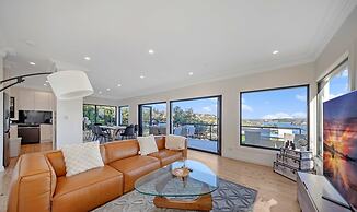 Metawise Luxe 6 Bed Ocean View Family Home in Seaforth