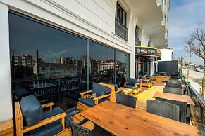 Hilltown Airport Hotel