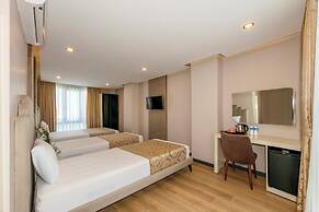 Hilltown Airport Hotel