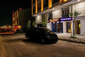 Hilltown Airport Hotel