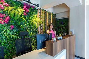 Hilltown Airport Hotel