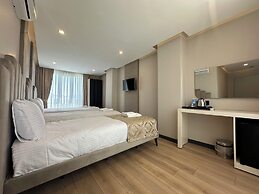 Hilltown Airport Hotel