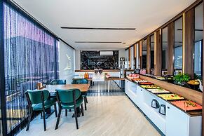 Hilltown Airport Hotel