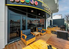 Hilltown Airport Hotel
