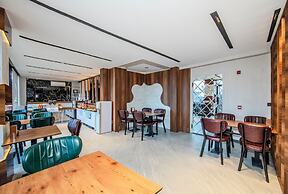 Hilltown Airport Hotel