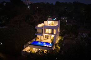 Lux 4bhk w Elevated Pool 3km to Beach Lazy Duck