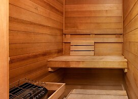 Phoenix Iv 4065 3 Bedroom Condo