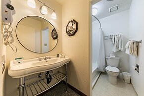 211 Bldg B 1 Bedroom Condo