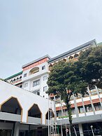 Adia Convention Center Hotel