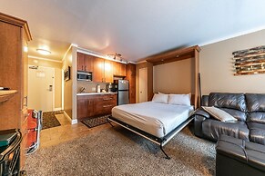 Cozy Deluxe Studio #131 At Donner Lake Village Condo