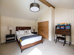 7 Deep Forest 6 Bedroom Home