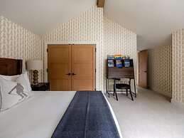 7 Deep Forest 6 Bedroom Home