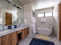 7 Deep Forest 6 Bedroom Home