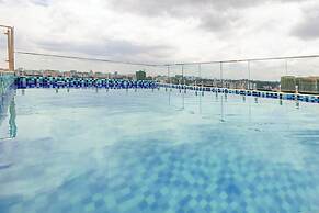 Luxurious Nairobi Condo With Rooftop Pool & Gym