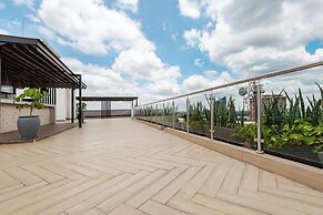 Luxurious Nairobi Condo With Rooftop Pool & Gym