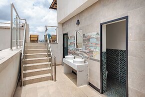 Luxurious Nairobi Condo With Rooftop Pool & Gym