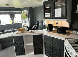 Cozy Caravan , Free Wifi, Pet Friendly