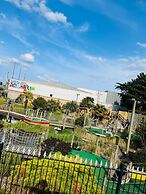 4 Bed Seaside Caravan, Free Wifi Pet Friendly