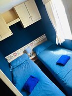 4 Bed Seaside Caravan, Free Wifi Pet Friendly